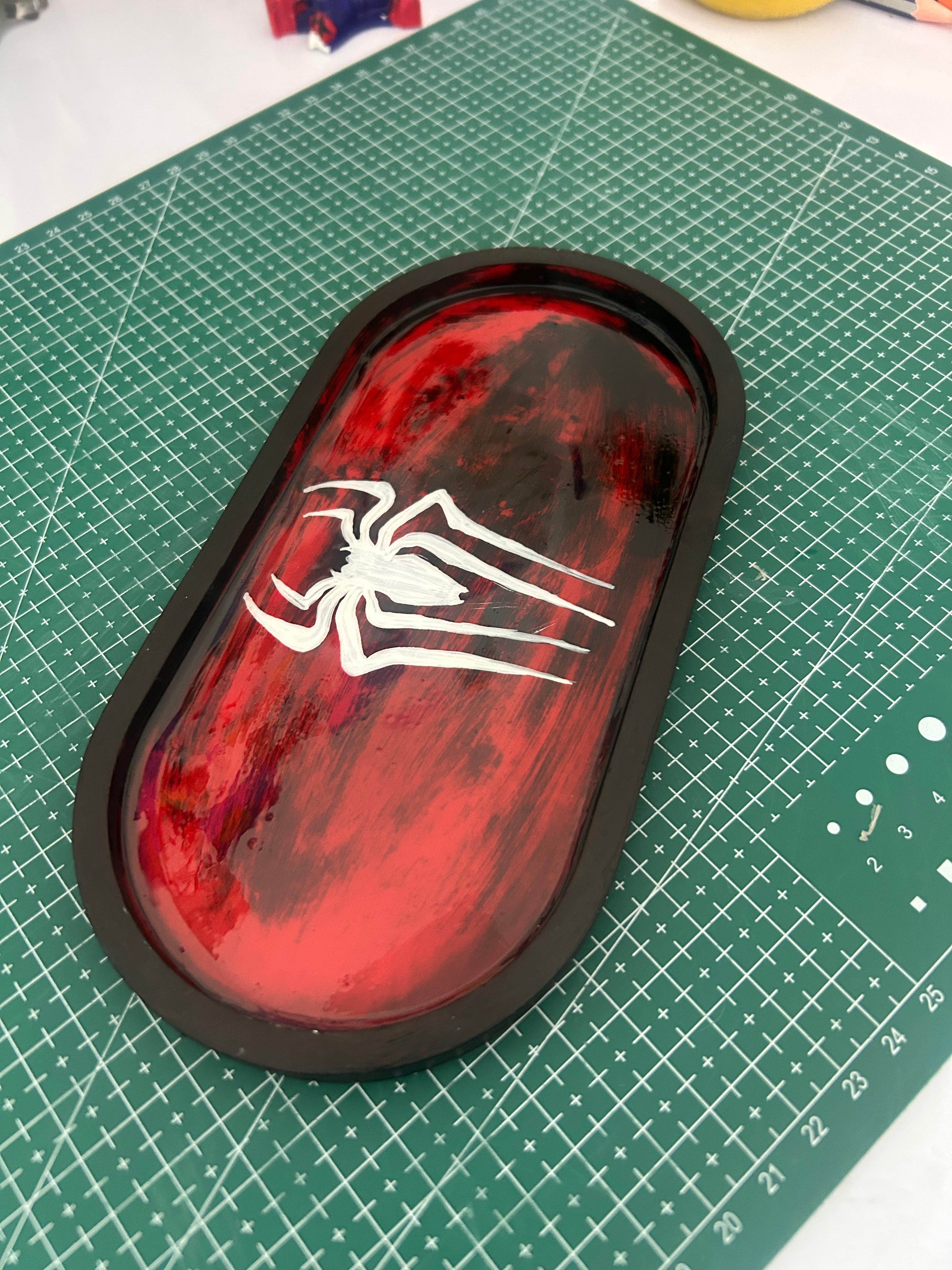 Spider Web Resin Rolling Tray